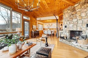 Chestnut by Avantstay Mountain Cabin w Treetop Views Hot Tub Game Room
