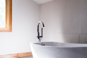 Conifer by Avantstay Secluded Cabin Amongst the Trees w Hot Tub