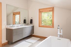 Conifer by Avantstay Secluded Cabin Amongst the Trees w Hot Tub