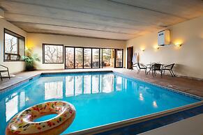 High Meadow by Avantstay Alpine Views w Indoor Pool Hot Tub Open Floor