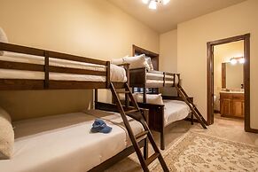 High Meadow by Avantstay Alpine Views w Indoor Pool Hot Tub Open Floor