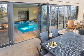 High Meadow by Avantstay Alpine Views w Indoor Pool Hot Tub Open Floor