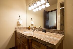 High Meadow by Avantstay Alpine Views w Indoor Pool Hot Tub Open Floor