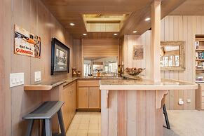 Heavenly Valley by Avantstay Home w Pool Sauna Hot Tub Game Room Tenni