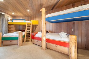 Heavenly Valley by Avantstay Home w Pool Sauna Hot Tub Game Room Tenni