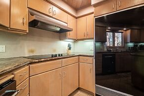 Heavenly Valley by Avantstay Home w Pool Sauna Hot Tub Game Room Tenni