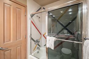 Heavenly Valley by Avantstay Home w Pool Sauna Hot Tub Game Room Tenni