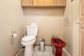 Heavenly Valley by Avantstay Home w Pool Sauna Hot Tub Game Room Tenni