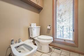 Heavenly Valley by Avantstay Home w Pool Sauna Hot Tub Game Room Tenni