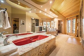 Heavenly Valley by Avantstay Home w Pool Sauna Hot Tub Game Room Tenni