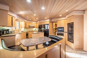 Heavenly Valley by Avantstay Home w Pool Sauna Hot Tub Game Room Tenni