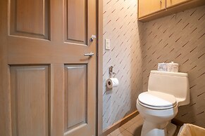 Heavenly Valley by Avantstay Home w Pool Sauna Hot Tub Game Room Tenni