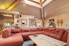 Heavenly Valley by Avantstay Home w Pool Sauna Hot Tub Game Room Tenni