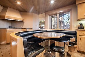 Heavenly Valley by Avantstay Home w Pool Sauna Hot Tub Game Room Tenni