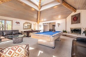Heavenly Valley by Avantstay Home w Pool Sauna Hot Tub Game Room Tenni