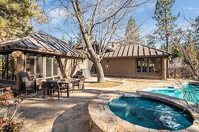 Heavenly Valley by Avantstay Home w Pool Sauna Hot Tub Game Room Tenni