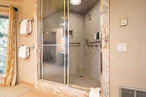 Heavenly Valley by Avantstay Home w Pool Sauna Hot Tub Game Room Tenni