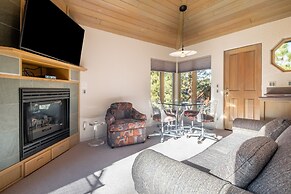 Heavenly Valley by Avantstay Home w Pool Sauna Hot Tub Game Room Tenni