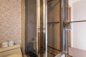 Heavenly Valley by Avantstay Home w Pool Sauna Hot Tub Game Room Tenni