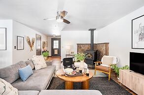 Quiet River Bend Cabin by Avantstay 35 Mins to Mt Bachelor 10 Mins to 