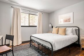 Quiet River Bend Cabin by Avantstay 35 Mins to Mt Bachelor 10 Mins to 