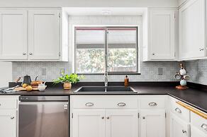 Quiet River Bend Cabin by Avantstay 35 Mins to Mt Bachelor 10 Mins to 