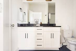 Hart Suite 3 by Avantstay Gorgeous Town House w Modern Amenities in Na