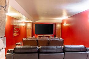 Red Hawk by Avantstay Charming Cabin w Theatre Spa 5mins to Deer Valle