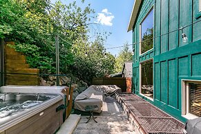 Red Hawk by Avantstay Charming Cabin w Theatre Spa 5mins to Deer Valle