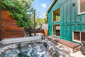 Red Hawk by Avantstay Charming Cabin w Theatre Spa 5mins to Deer Valle