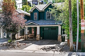 Red Hawk by Avantstay Charming Cabin w Theatre Spa 5mins to Deer Valle