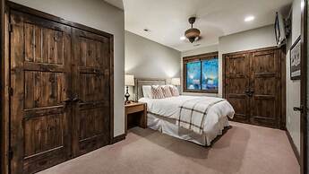 Red Hawk by Avantstay Charming Cabin w Theatre Spa 5mins to Deer Valle