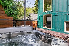 Red Hawk by Avantstay Charming Cabin w Theatre Spa 5mins to Deer Valle