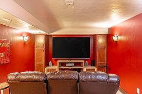 Red Hawk by Avantstay Charming Cabin w Theatre Spa 5mins to Deer Valle