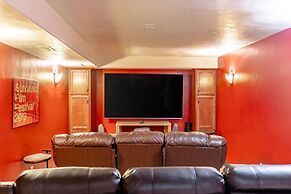 Red Hawk by Avantstay Charming Cabin w Theatre Spa 5mins to Deer Valle