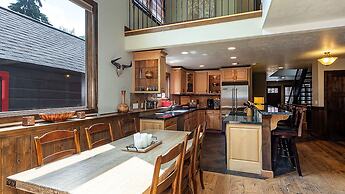 Red Hawk by Avantstay Charming Cabin w Theatre Spa 5mins to Deer Valle