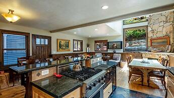 Red Hawk by Avantstay Charming Cabin w Theatre Spa 5mins to Deer Valle