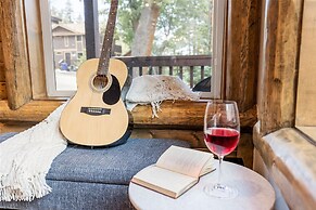 Teddy by Avantstay Majestic Cabin in Big Bear w Balcony