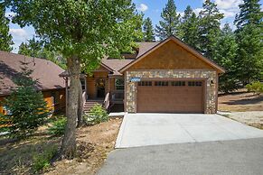 Teddy by Avantstay Majestic Cabin in Big Bear w Balcony