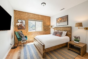 Teddy by Avantstay Majestic Cabin in Big Bear w Balcony