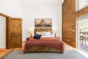 Teddy by Avantstay Majestic Cabin in Big Bear w Balcony