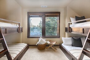 Klamath by Avantstay Gorgeous Mountain Home w Fire Pit Spa Lake Views