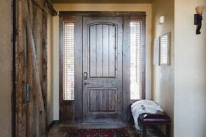 Klamath by Avantstay Gorgeous Mountain Home w Fire Pit Spa Lake Views