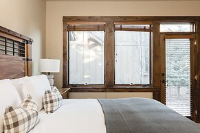 Klamath by Avantstay Gorgeous Mountain Home w Fire Pit Spa Lake Views