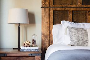 Klamath by Avantstay Gorgeous Mountain Home w Fire Pit Spa Lake Views