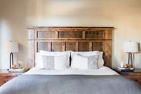 Klamath by Avantstay Gorgeous Mountain Home w Fire Pit Spa Lake Views