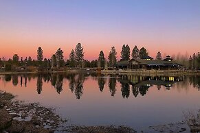 Klamath by Avantstay Gorgeous Mountain Home w Fire Pit Spa Lake Views