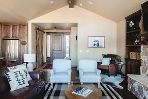 Klamath by Avantstay Gorgeous Mountain Home w Fire Pit Spa Lake Views