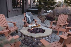 Klamath by Avantstay Gorgeous Mountain Home w Fire Pit Spa Lake Views
