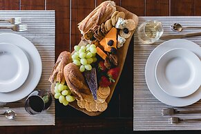 Klamath by Avantstay Gorgeous Mountain Home w Fire Pit Spa Lake Views